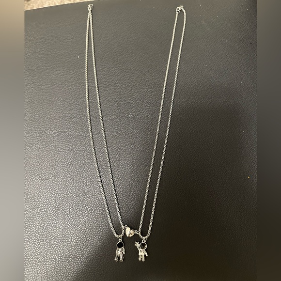 ONE LOVE SPACEMAN COUPLE NECKLACE WITH MAGNETIC PENDANTS - Picture 8 of 8